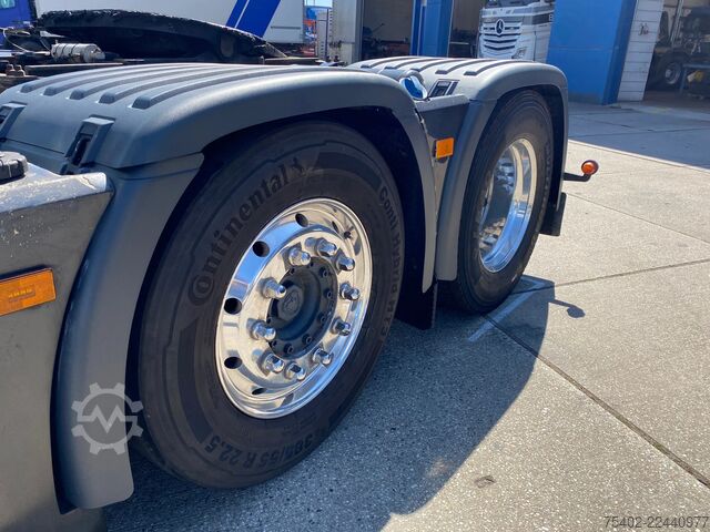 Standard tractor Scania R520 V8 / 6x2/4 / Retarder / Full air suspensio...