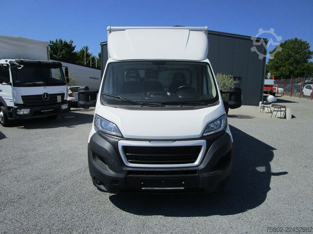 Box van PEUGEOT Boxer  2.0L 130PS*3-Achser+Türen+Rampe hinten*