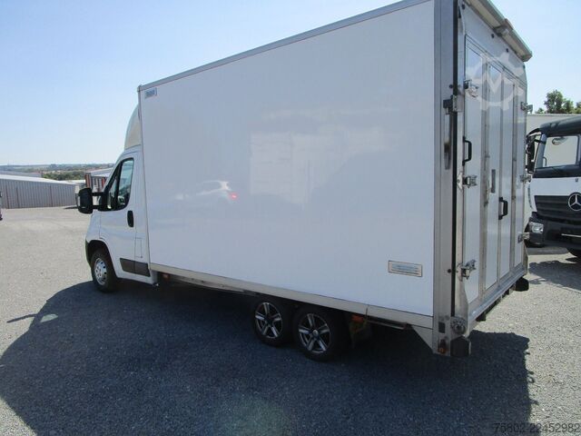 Box van PEUGEOT Boxer  2.0L 130PS*3-Achser+Türen+Rampe hinten*