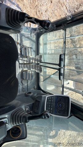 Tracked Excavator Hyundai HX520AL