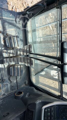 Tracked Excavator Hyundai HX520AL