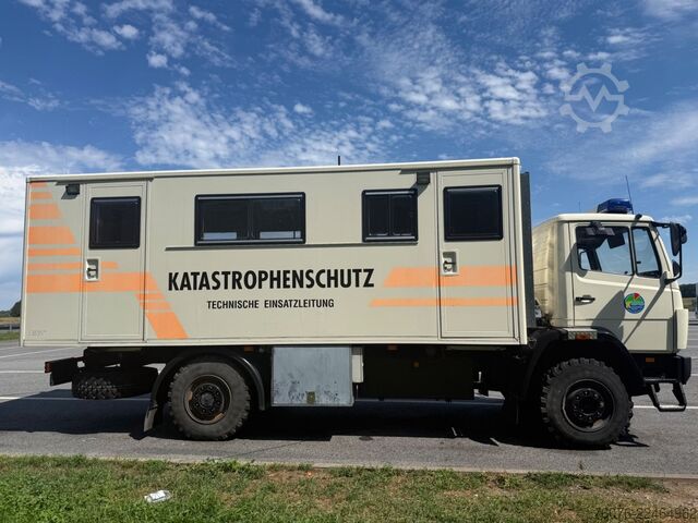 Box truck MERCEDES-BENZ 917 A 4x4 Allrad Einzelbereift 6m Koffer Klima