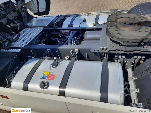Standard tractor unit SCANIA R 460 Highline Retarder 2 x Tank LDW ACC