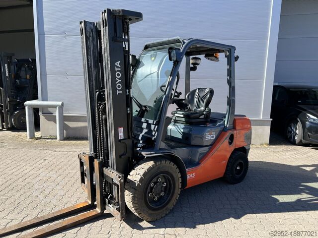 Dieselstapler Toyota 02-8 FDF 30