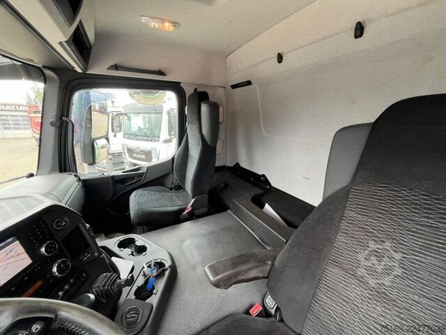 Tipper truck MERCEDES-BENZ Arocs 3243 8x4 4 Achs Muldenkipper 18 m³, deutsc