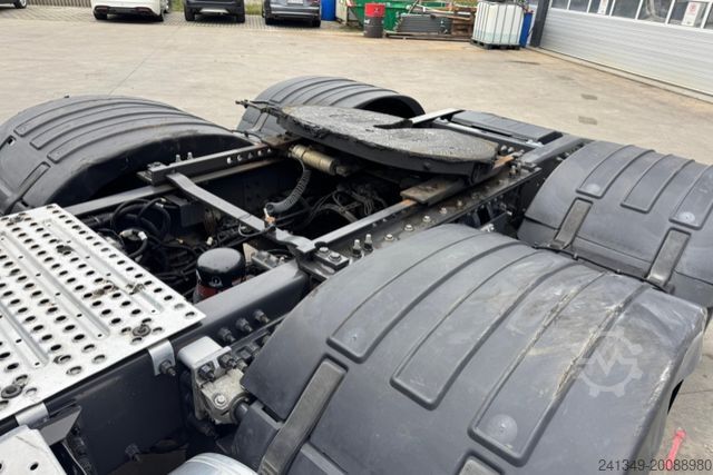Standard tractor unit RENAULT T520 6x2 70.000KG