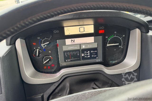 Standard tractor unit RENAULT T520 6x2 70.000KG