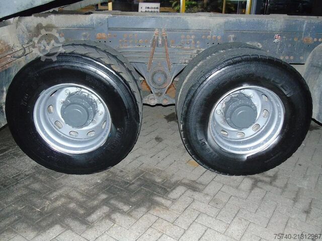 Tipper Renault Kerax 410DXI + 8X4 + MANUAL + SPRING