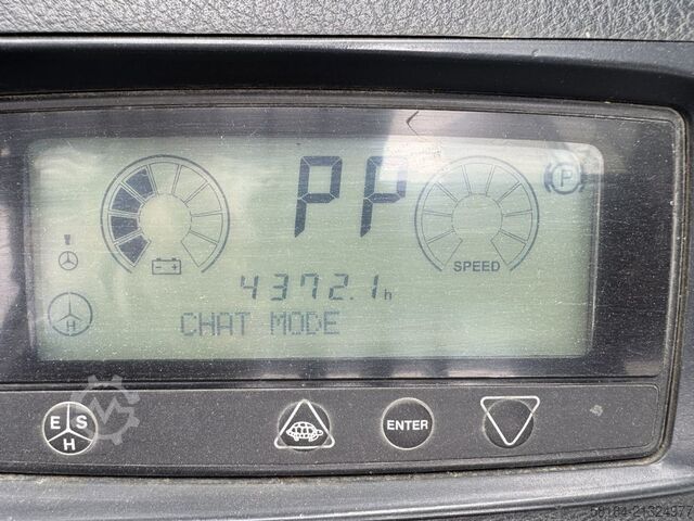 Electric 3-wheel forklift Doosan B15T-5