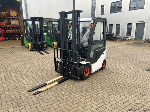 Electric 4-wheel forklift Bobcat B15NS