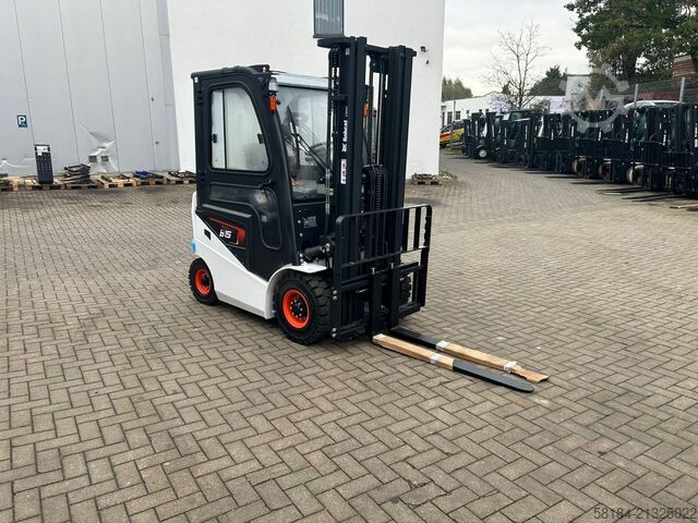 Electric 4-wheel forklift Bobcat B15NS