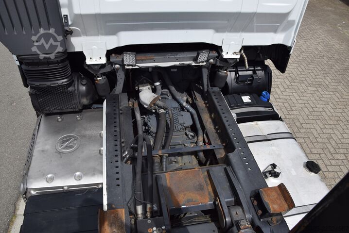 Tipper truck Iveco Stralis 510 Highway HiabAbrollkipper 6X4