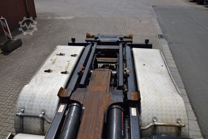 Tipper truck Iveco Stralis 510 Highway HiabAbrollkipper 6X4