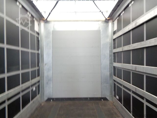Curtainsider Fliegl 3-Achs Gardine Mega mit 7m Coilmulde