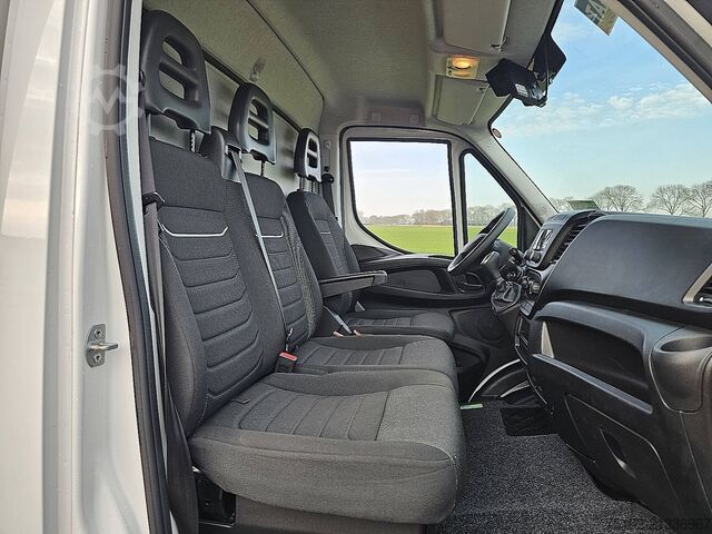 Suitcase IVECO DAILY 35S14       Bakwagen Laadklep!