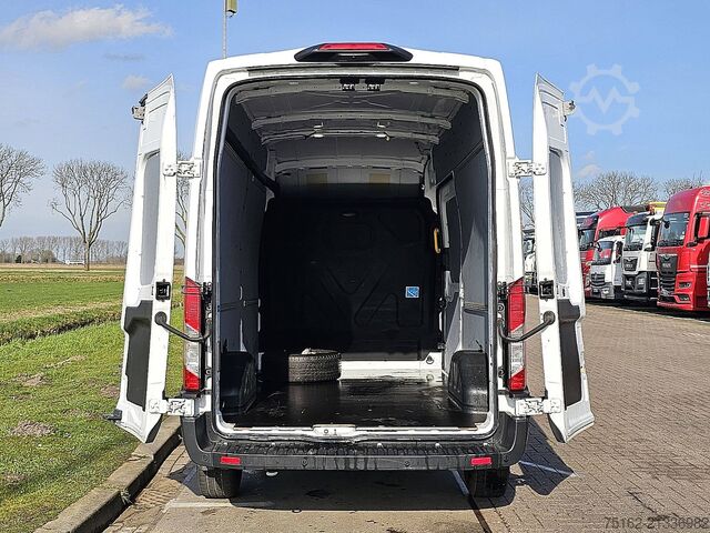 High-roof van FORD TRANSIT 2.0 L3H3 RWD Navi