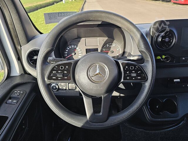 High-roof van MERCEDES-BENZ SPRINTER 214 CDI AUT. L2H2