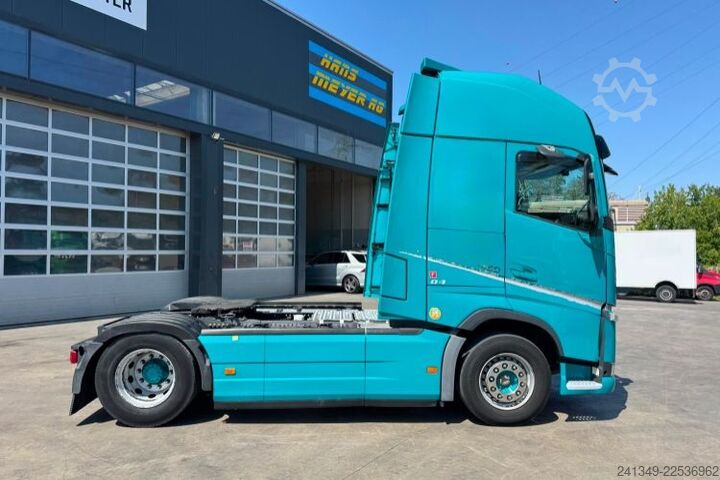 Standard tractor unit VOLVO FH-460 XXL 2x Tanks 1200L