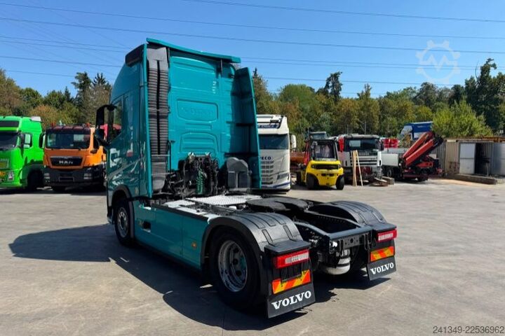 Standard tractor unit VOLVO FH-460 XXL 2x Tanks 1200L