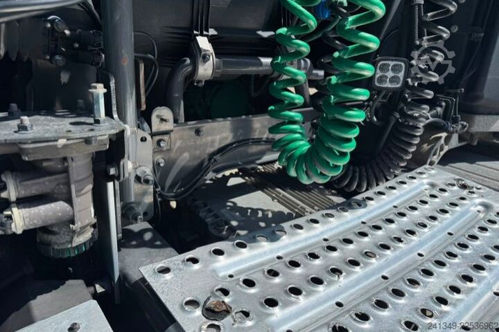 Standard tractor unit VOLVO FH-460 XXL 2x Tanks 1200L