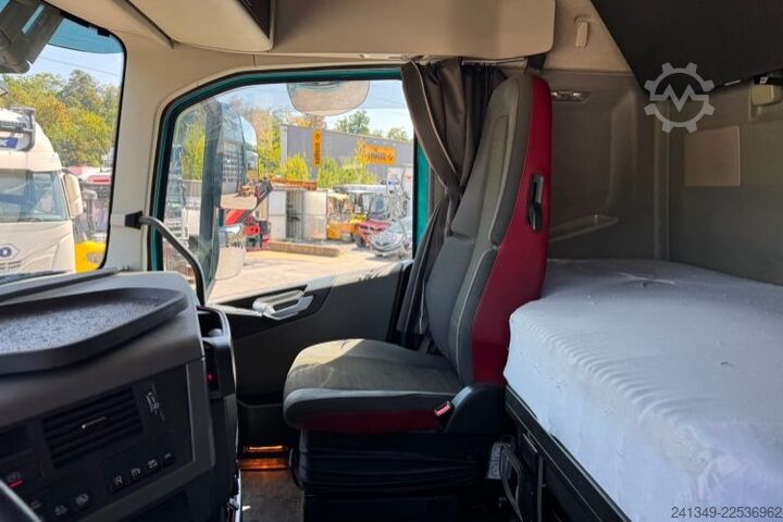 Standard tractor unit VOLVO FH-460 XXL 2x Tanks 1200L