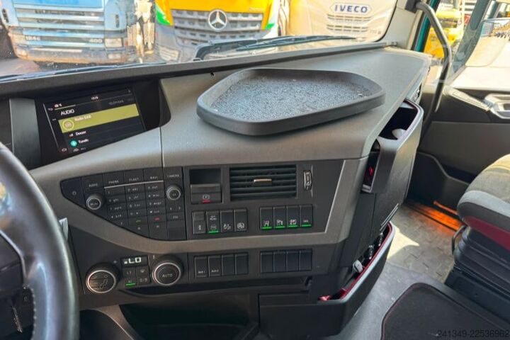 Standard tractor unit VOLVO FH-460 XXL 2x Tanks 1200L