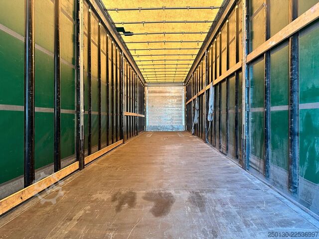 Auflieger mit Pritsche & Plane SCHMITZ CARGOBULL SCB*S3T MegaTrailer Curtainsider Edscha