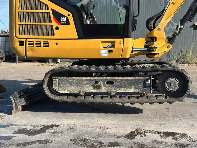 Minibagger CATERPILLAR 301.7D Gummikette / 2 Löffel / Schwenkschaufel