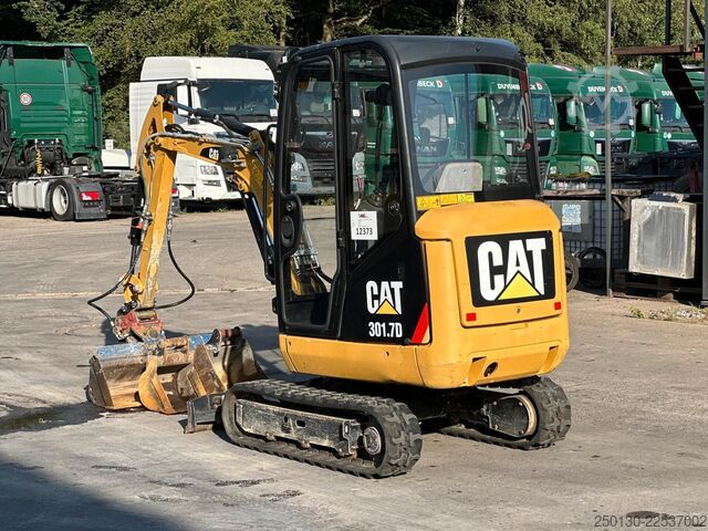 Minibagger CATERPILLAR 301.7D Gummikette / 2 Löffel / Schwenkschaufel