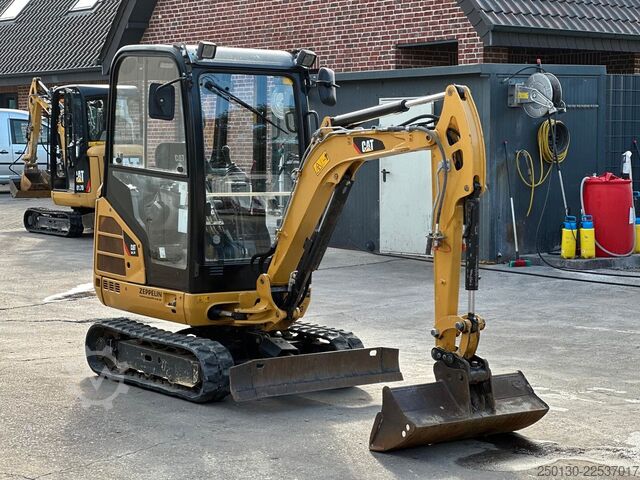 Minibagger CATERPILLAR 301.7D Gummikette / 2 Löffel / Schwenkschaufel