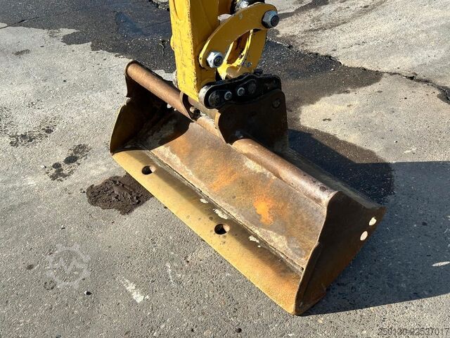 Minibagger CATERPILLAR 301.7D Gummikette / 2 Löffel / Schwenkschaufel