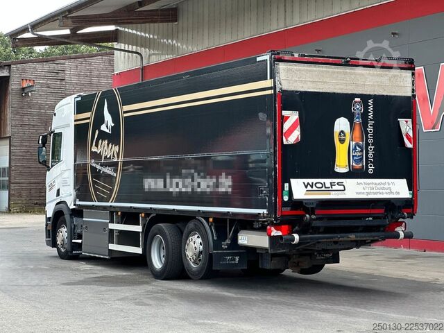 LKW mit Getränkeaufbau SCANIA R410 6x2 LL EWERS Getränketransport Zug mit LBW