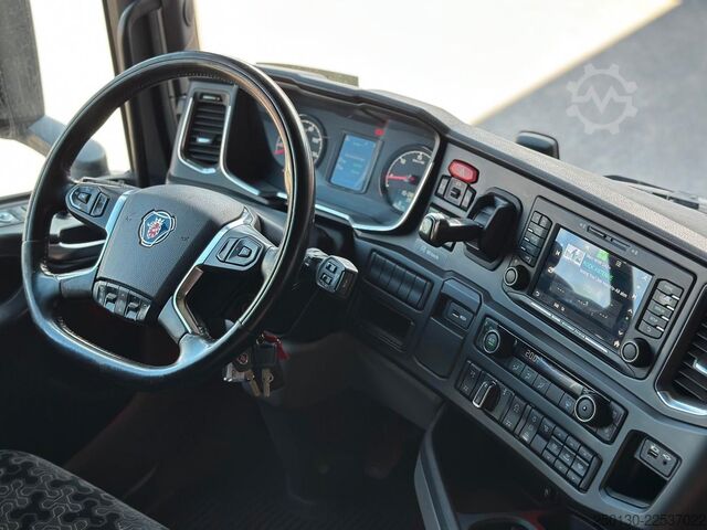 LKW mit Getränkeaufbau SCANIA R410 6x2 LL EWERS Getränketransport Zug mit LBW