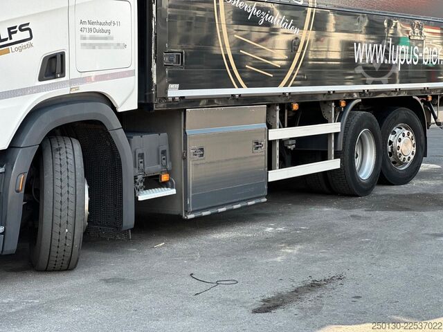 LKW mit Getränkeaufbau SCANIA R410 6x2 LL EWERS Getränketransport Zug mit LBW