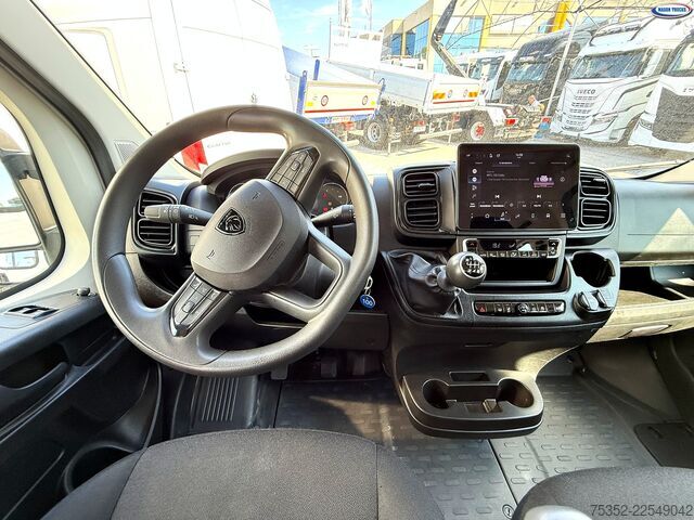 Pick-up van Peugeot Boxer 435 Doppia Cabina 140 HDI