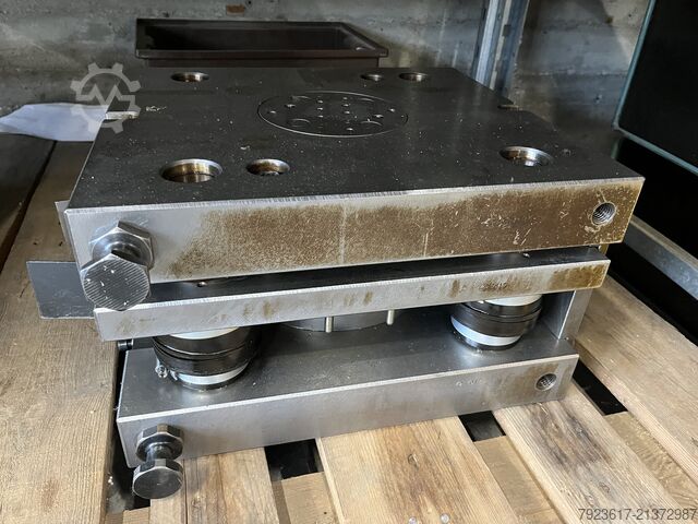 Fineblanking press Feintool GKP-F100