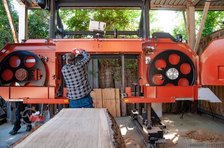 Industrial sawmill with 30 kW electric m Wood-Mizer WM1000