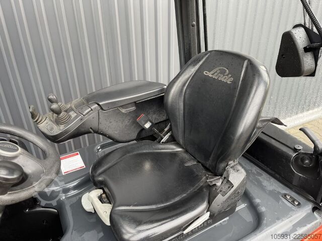 Electric 3-wheel forklift Linde E16-02