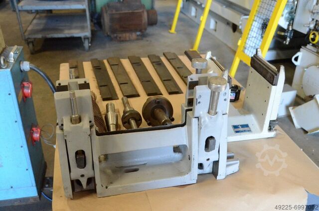 Centerless grinding machine CINCINNATI 107-4