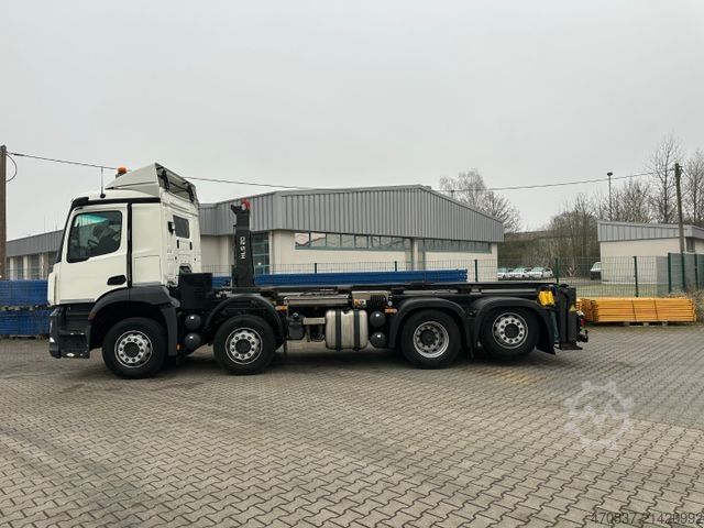 Abrollkipper MERCEDES-BENZ Arocs 3243 8x2 / M-Tec HLS 20 Silosteller + Funk
