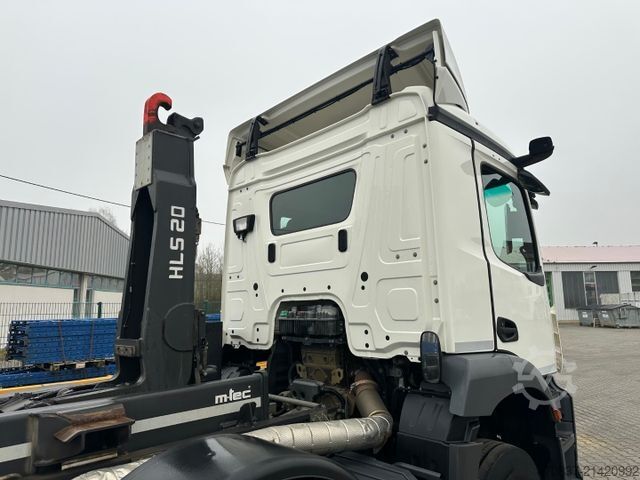 Abrollkipper MERCEDES-BENZ Arocs 3243 8x2 / M-Tec HLS 20 Silosteller + Funk