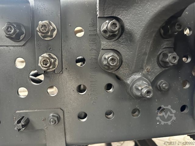 Abrollkipper MERCEDES-BENZ Arocs 3243 8x2 / M-Tec HLS 20 Silosteller + Funk