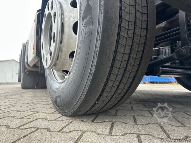 Abrollkipper MERCEDES-BENZ Arocs 3243 8x2 / M-Tec HLS 20 Silosteller + Funk