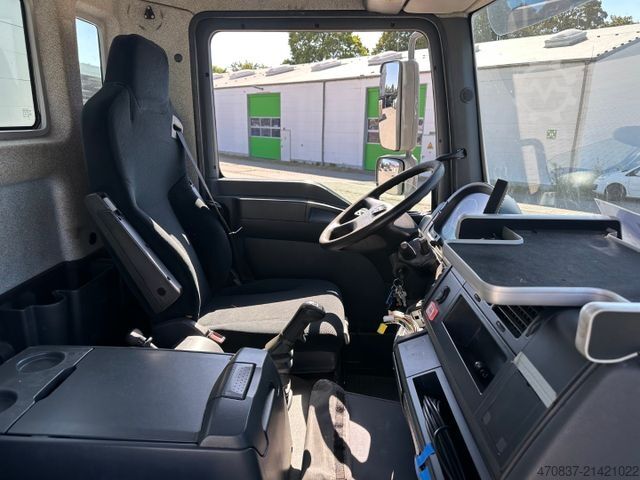 Flatbed truck MAN TGM 13.250 / 4x4 / Fassi F 95 / Funk / Seilwinde