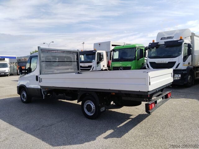 Transporter mit Koffer Iveco DAILY 35S16
