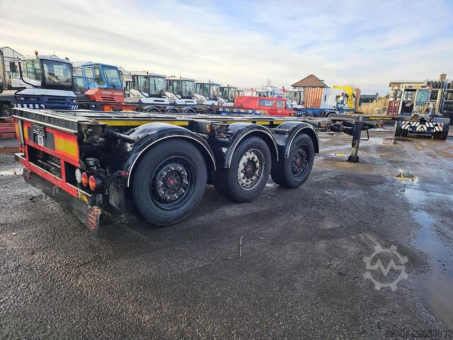 Transport von Containern OZGUL /GA08XS1 / 2 X EXTENDIBLE CHASSIS /GERMAN TRAIL...