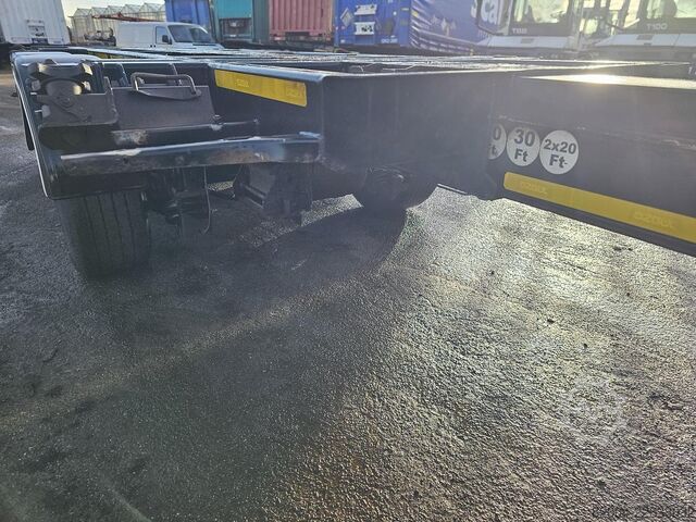 Transport von Containern OZGUL /GA08XS1 / 2 X EXTENDIBLE CHASSIS /GERMAN TRAIL...