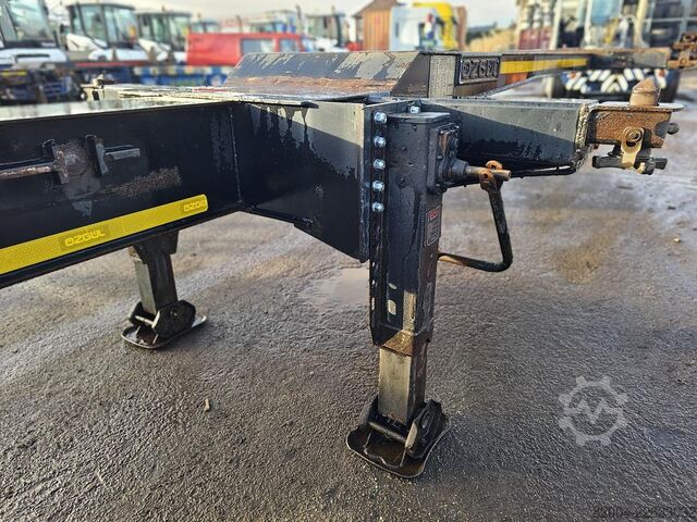 Transport von Containern OZGUL /GA08XS1 / 2 X EXTENDIBLE CHASSIS /GERMAN TRAIL...