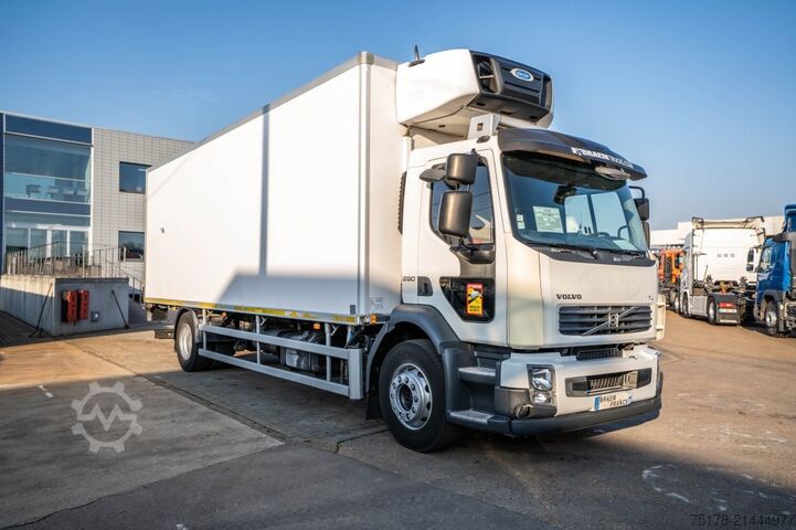 Refrigerated/freezer transport VOLVO FLH 290 +CARRIER