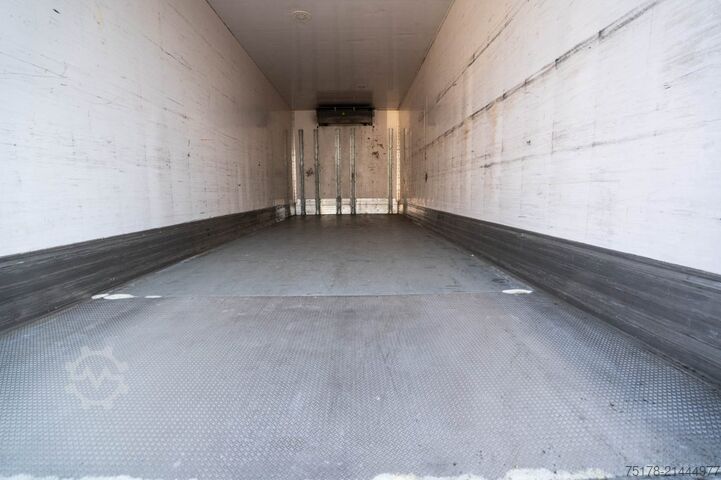 Refrigerated/freezer transport VOLVO FLH 290 +CARRIER